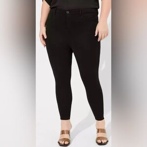 Black Skinny Studio Luxe Ponte High-Rise Crop Pant